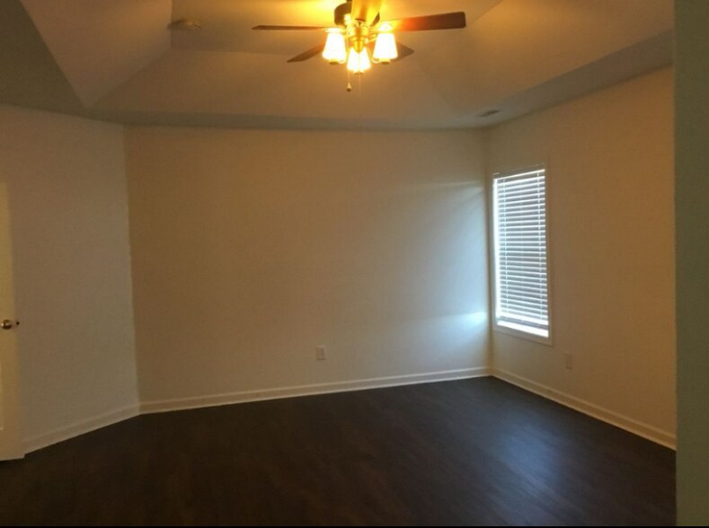 Building Photo - 4544 Fairport Ct