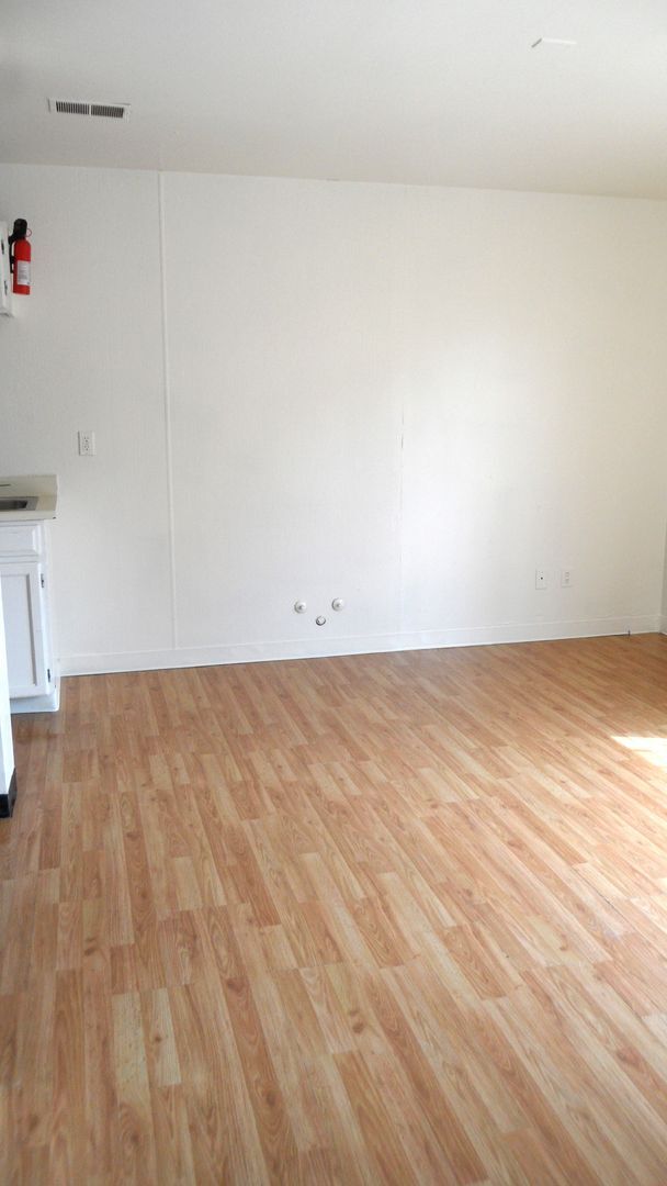 Building Photo - (1614 8th Ave)