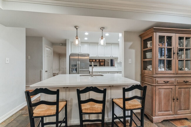 Building Photo - 3444 Normandy Ave