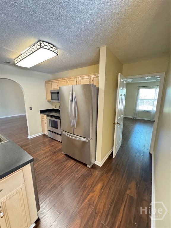 Building Photo - 121 Oak Pointe Trail