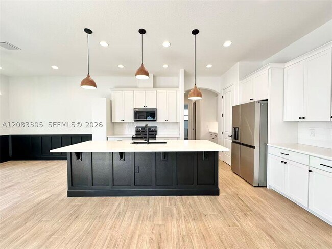 Building Photo - 8436 Lyside Dr