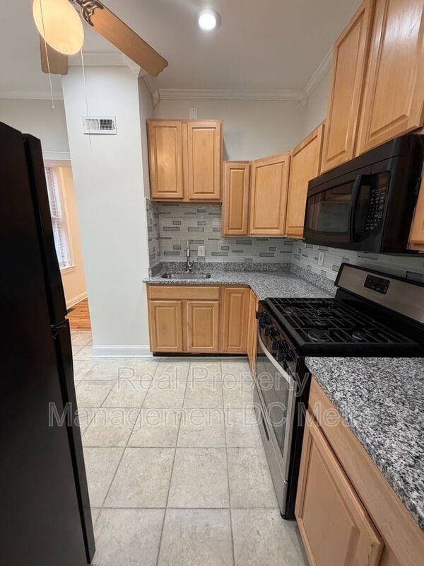 Building Photo - 1219 Pleasant St SE