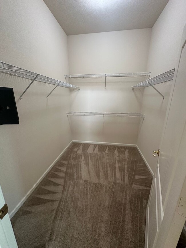 Building Photo - 2 Bed 2 Bath Plus Den In Summerset Orchard...