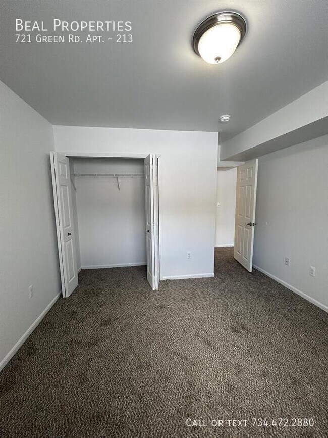 Building Photo - 721 Green Rd