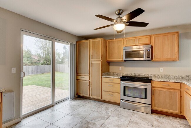 Building Photo - Updated 3 Bedroom, 2 Bath Home with Spacio...