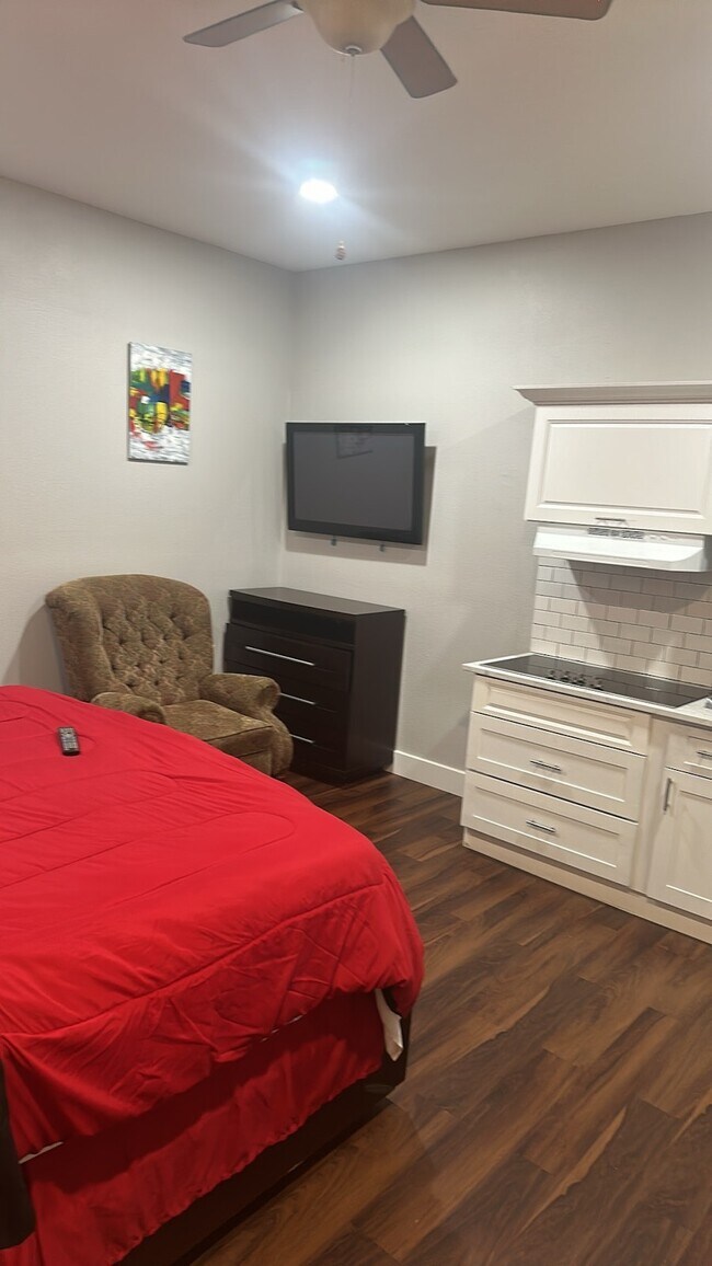 Building Photo - 2525 Isabela Terrace