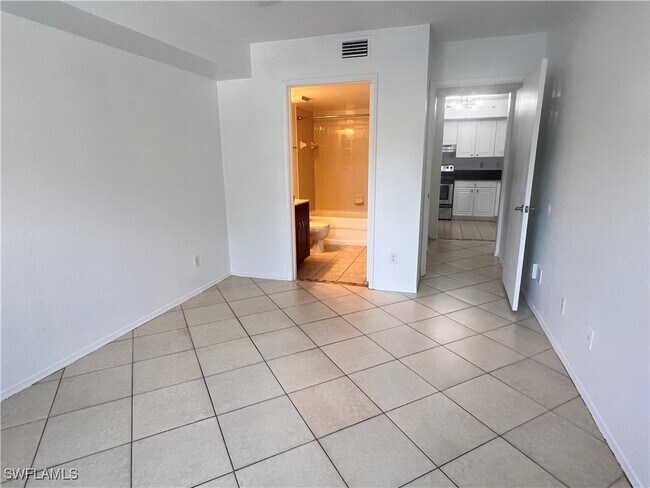 Building Photo - 8235 Ibis Club Dr