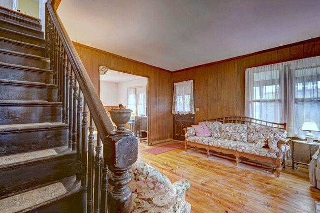 Building Photo - 32 Seaside Ave