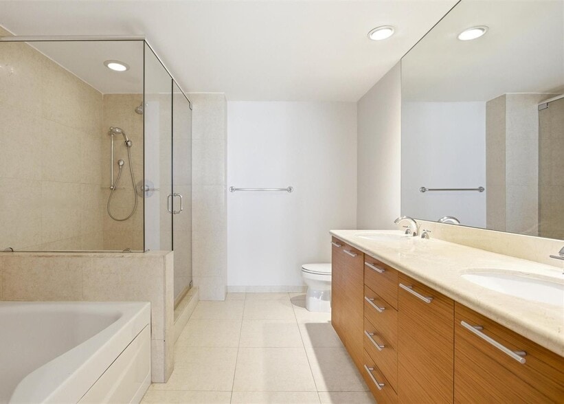 Building Photo - 50 Biscayne Blvd
