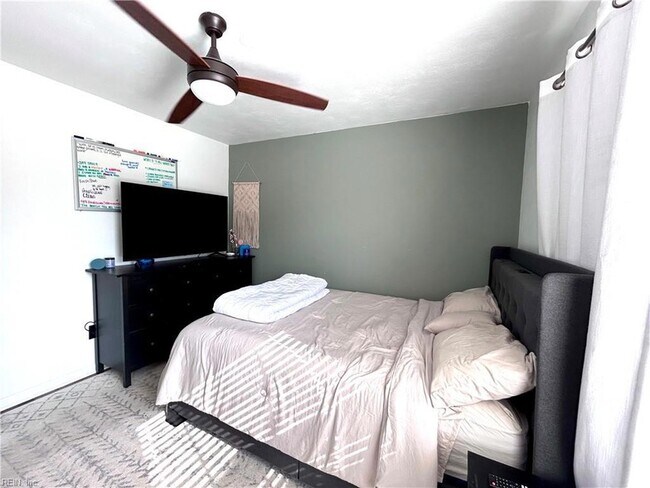 Building Photo - 1314 Summit Ave