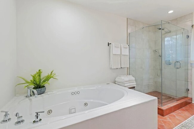 Building Photo - 937 Camino Viejo Rd