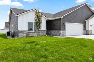 Building Photo - AWESOME 3 Bed 2 Bath Twin home in Sugar city
