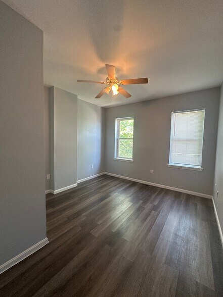 Building Photo - 1534 N Stricker St