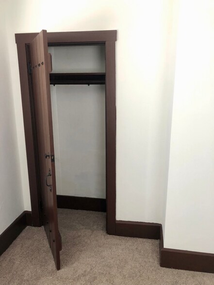 Building Photo - 1206 E Main St