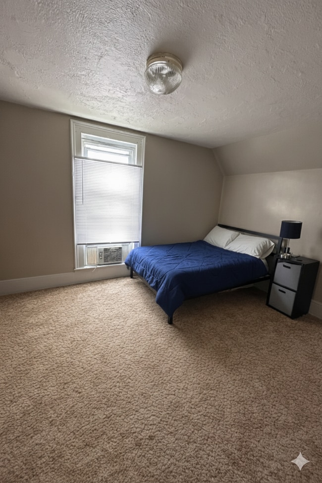 Building Photo - 3 Bed 1 Bath near UWEC, Water Street, and Sonnentag!