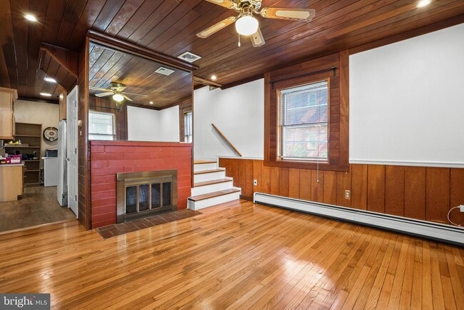 Building Photo - 2206 S Fern St