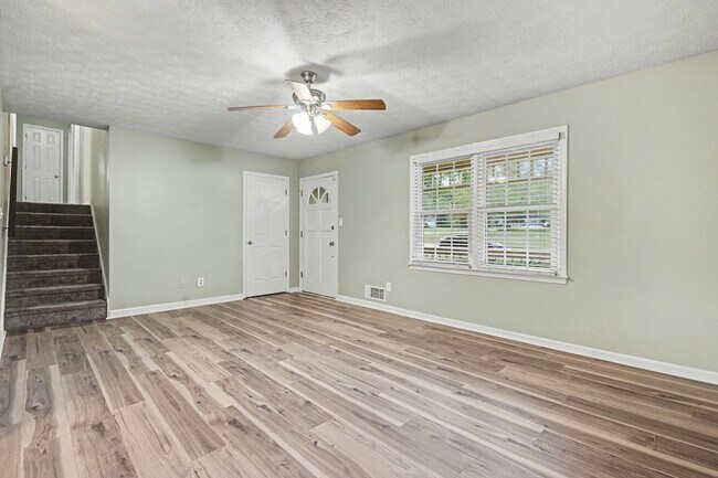 Building Photo - 3030 Green Meadow Ln