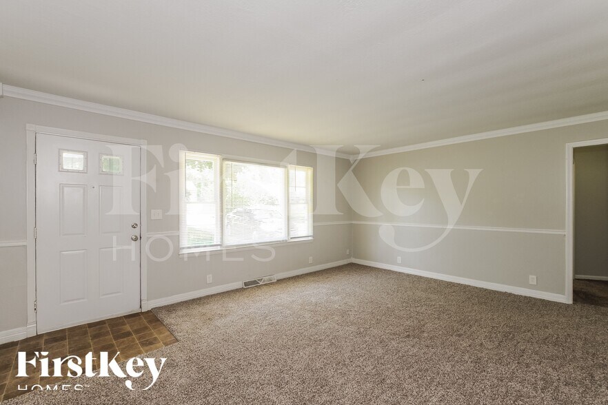 Building Photo - 11319 Bennington Ave