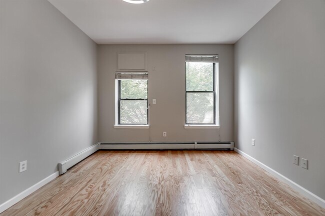 Building Photo - 813 Park Ave