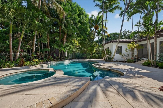 Building Photo - 465 NE 52nd St