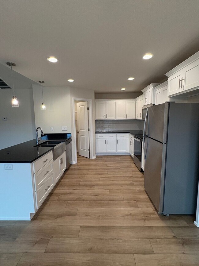 Building Photo - Check out this beautiful newly built 3-bedroom, 2-bathroom home in Springfield!