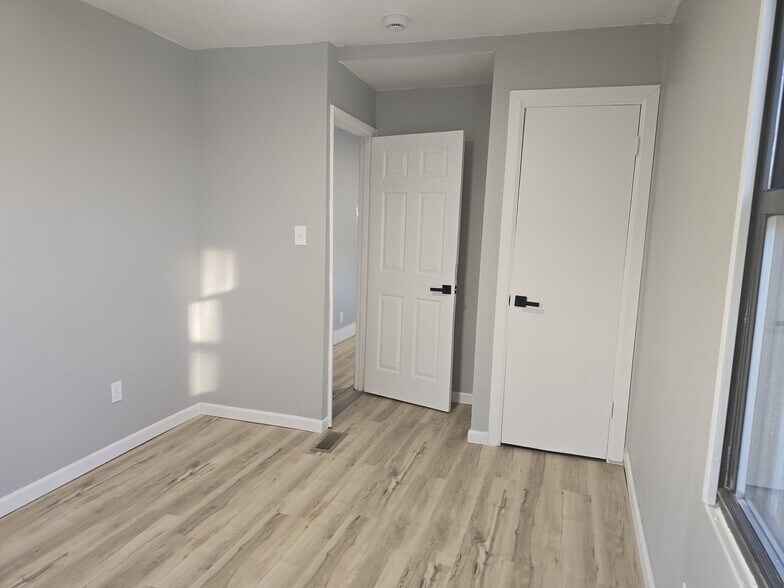 Building Photo - 3701 E Edgar Ave