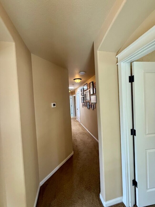 Building Photo - Spacious 3-Bedroom + Bonus Room Home in La...