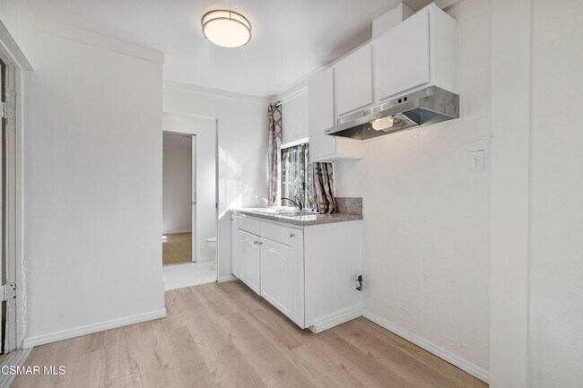 Building Photo - 11018 Sutter Ave