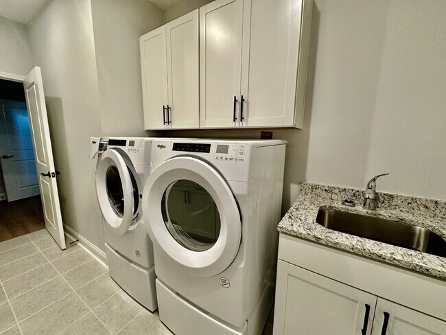 Building Photo - Spacious New Home in Sun City!