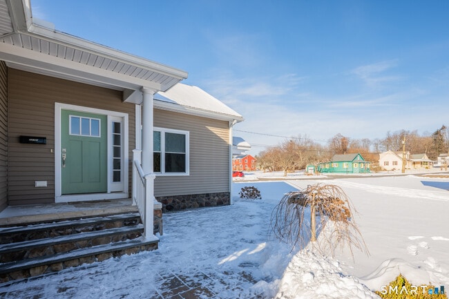 Building Photo - 137 Knowles Ave