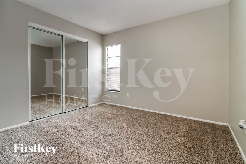 Building Photo - 1117 Jambalana Dr