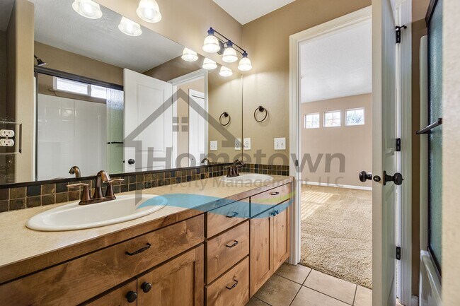 Building Photo - 3 Bedroom 3 Bathroom Home with Attached 2 Car Garage Available in Coeur d'Alene!