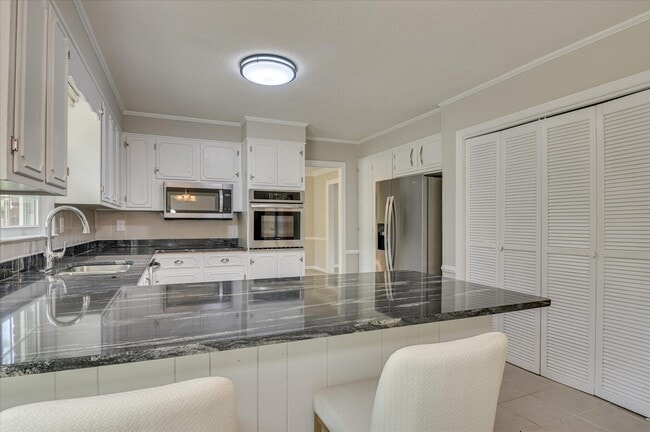 Building Photo - 986 Campbellton Dr
