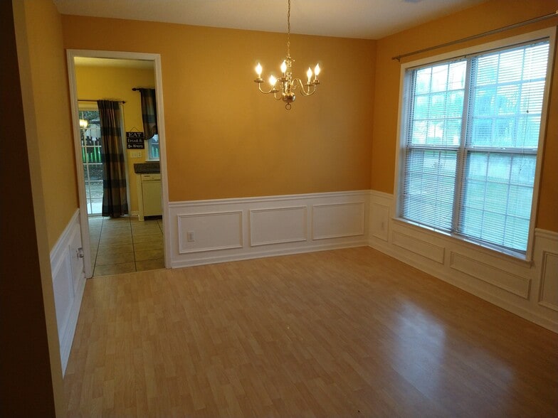 Building Photo - 715 Soneley Ct