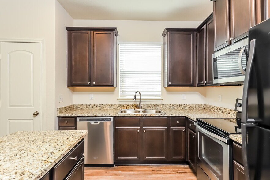 Building Photo - 7928 Bluewater Cove