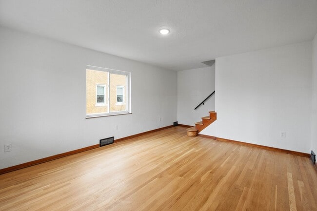 Building Photo - Don’t miss this! Beautifully RENOVATED 3 bedroom in Stowe!!