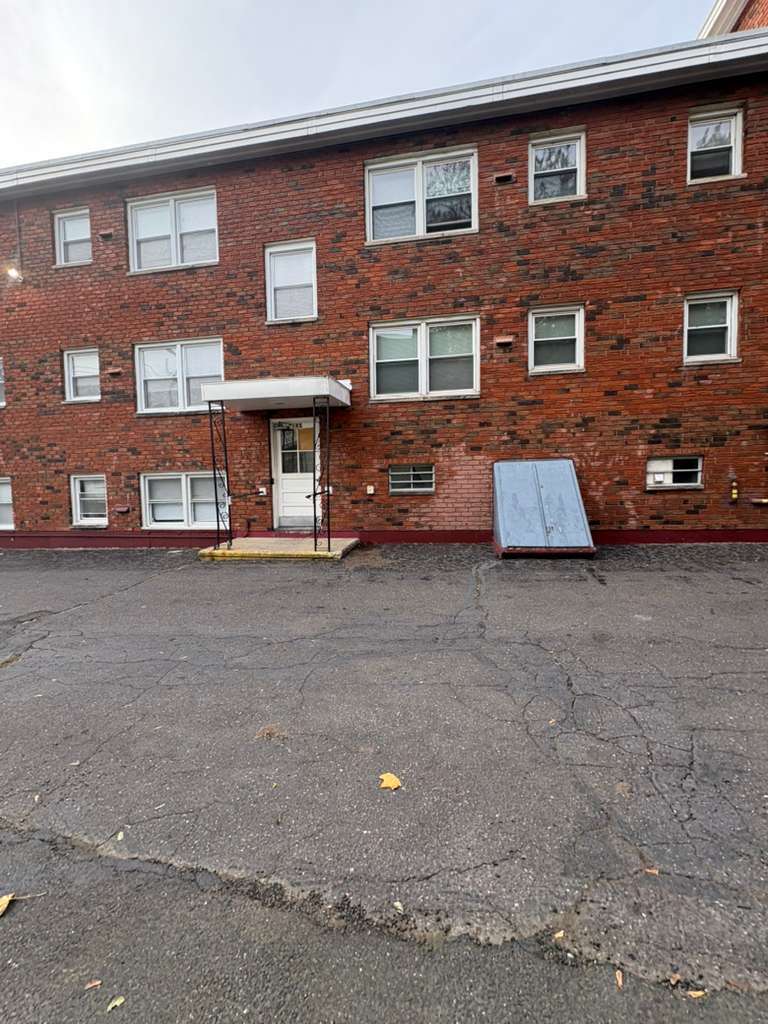 Building Photo - 185 Thompson St