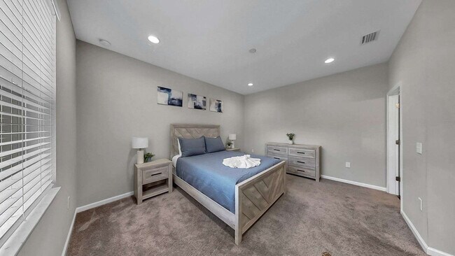 Building Photo - 3114 E 21st Ave