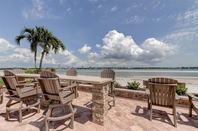 Building Photo - 845 S Gulfview Blvd