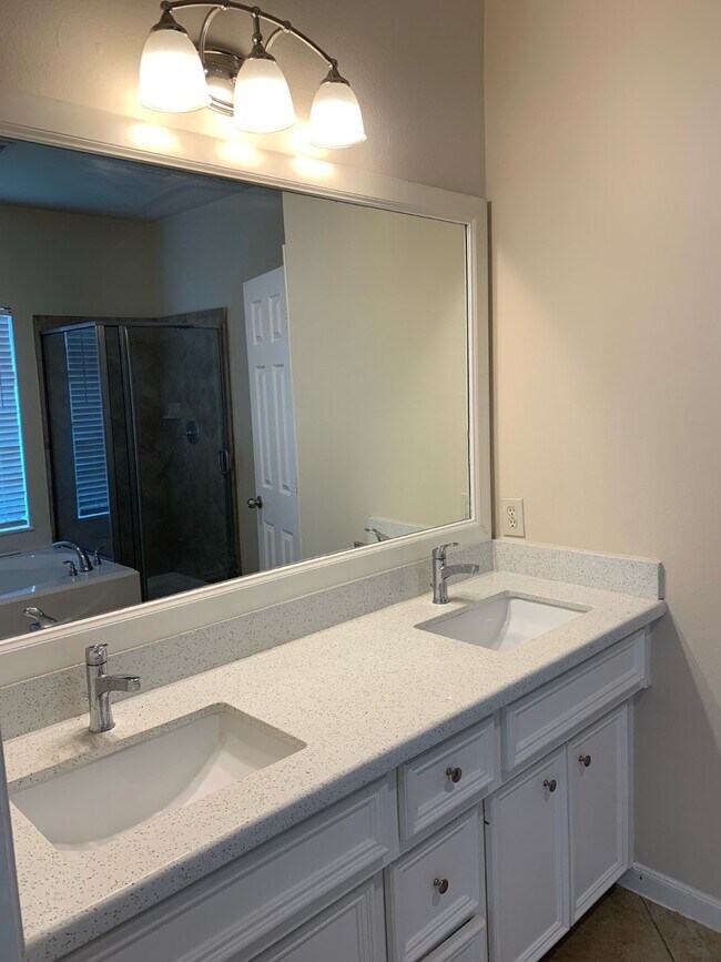 Building Photo - 26891 Royal Timbers Dr