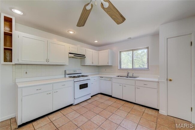 Building Photo - 1219 Blairshire Dr
