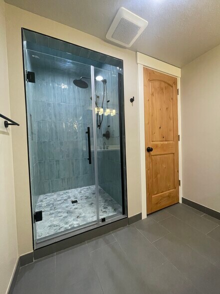 Building Photo - 4643 Balsam Dr