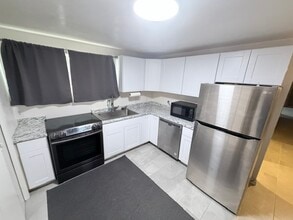 Building Photo - 1073 e