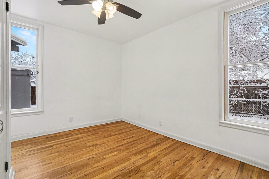 Bedroom - 2122 Hooker St