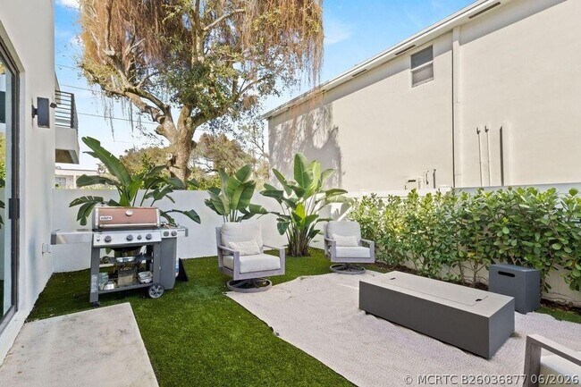 Building Photo - 705 SW 8th Terrace