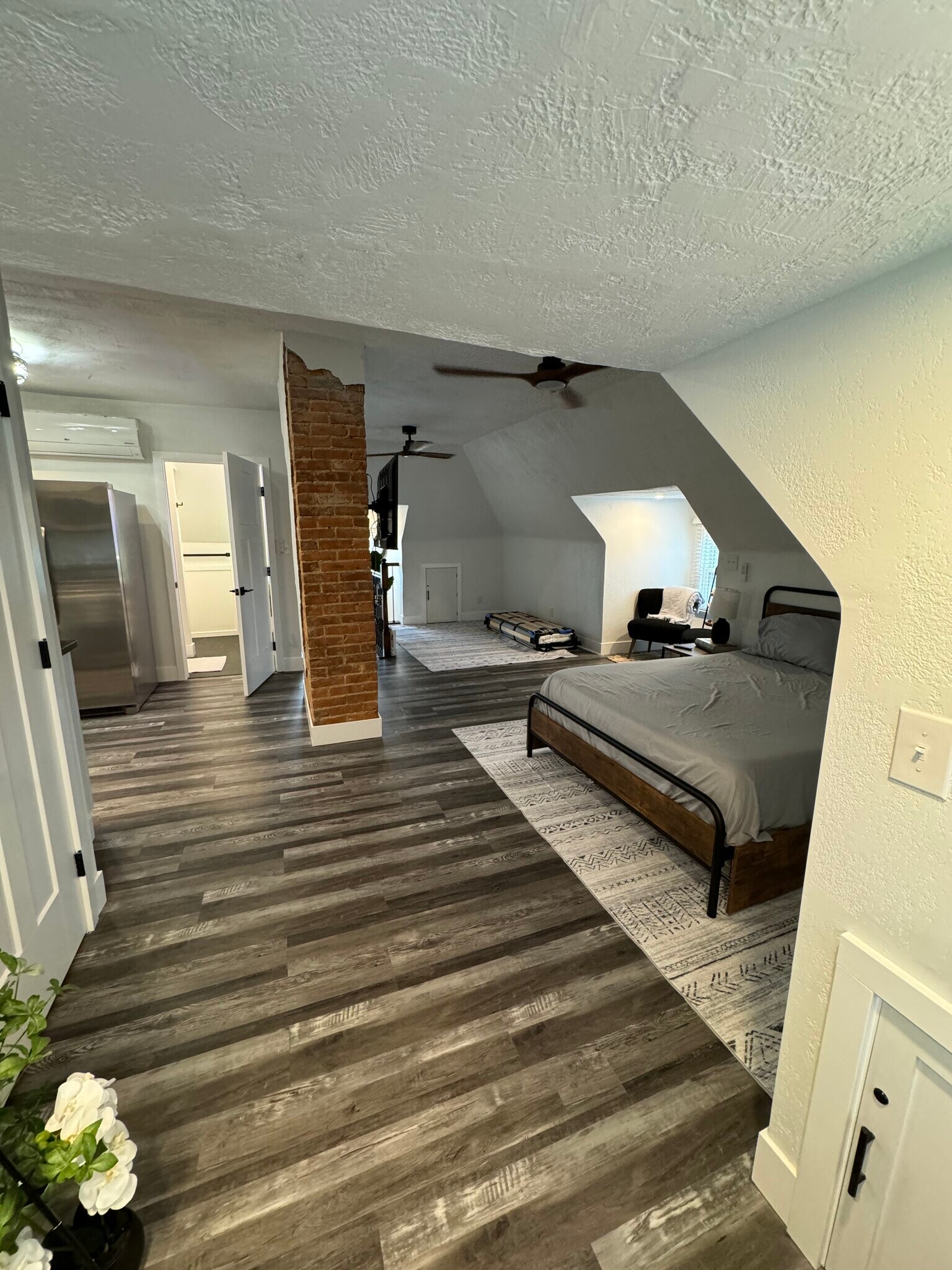 Apt 3 Studio - 664 New Castle Road