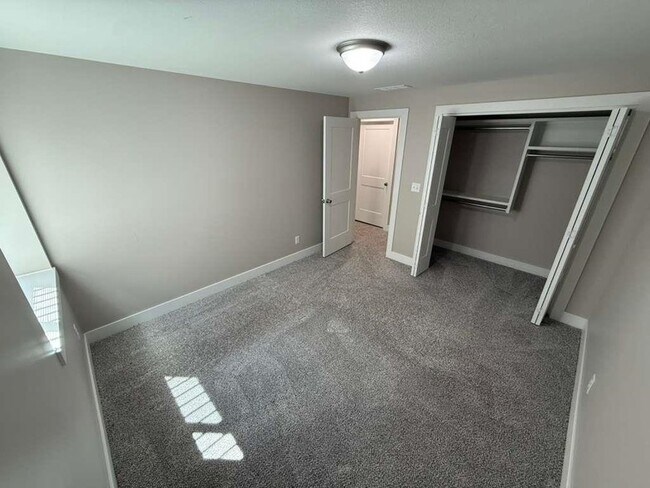 Building Photo - 5150 N Toben Dr