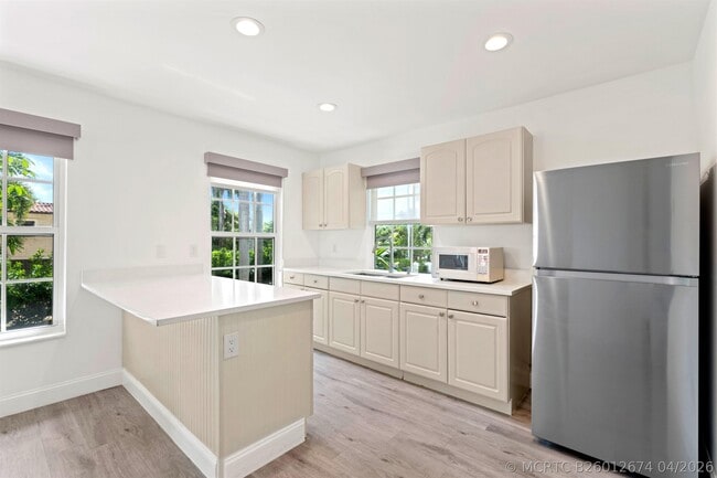 Building Photo - 3304 N Flagler Dr