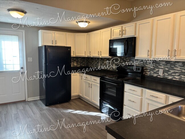 Building Photo - 1528 E 6th St