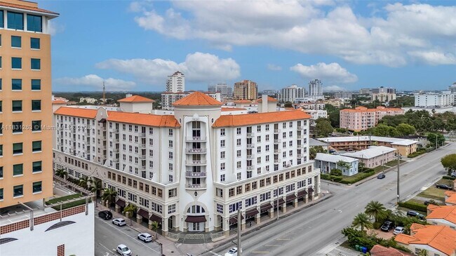 Building Photo - 2030 Douglas Rd
